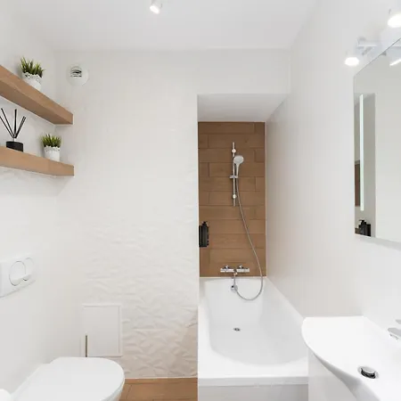 Vistula Boulevard With Free Parking Spot *