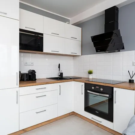 Vistula Boulevard With Free Parking Spot