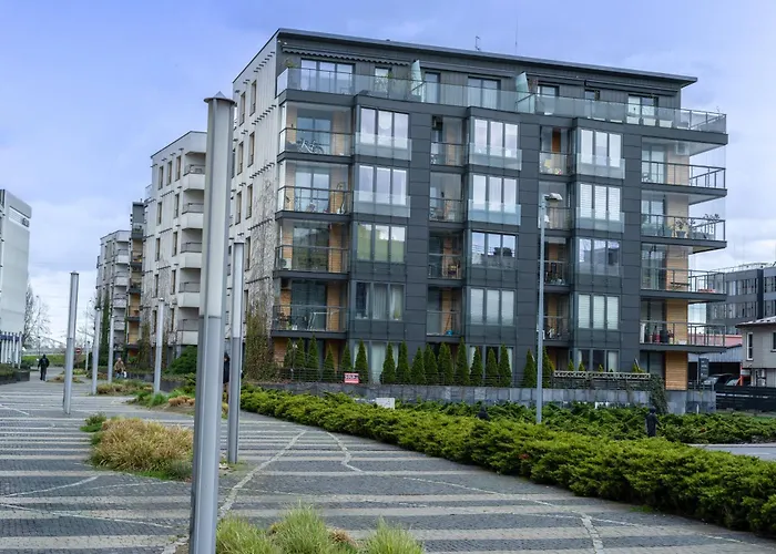 Vistula Boulevard With Free Parking Spot *